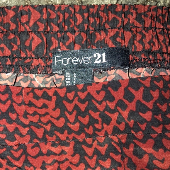 red and black pattern shorts - Picture 2 of 3